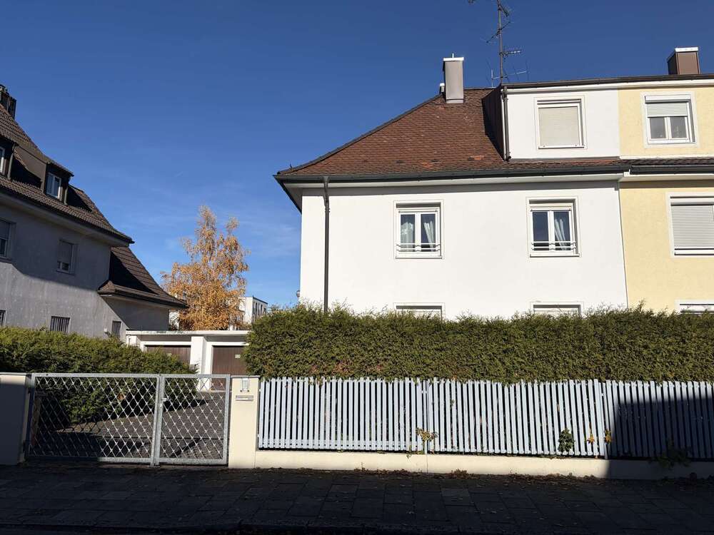 Thumbnail-Haus zum Kaufen in München 1.100.000,00 € 131 m²