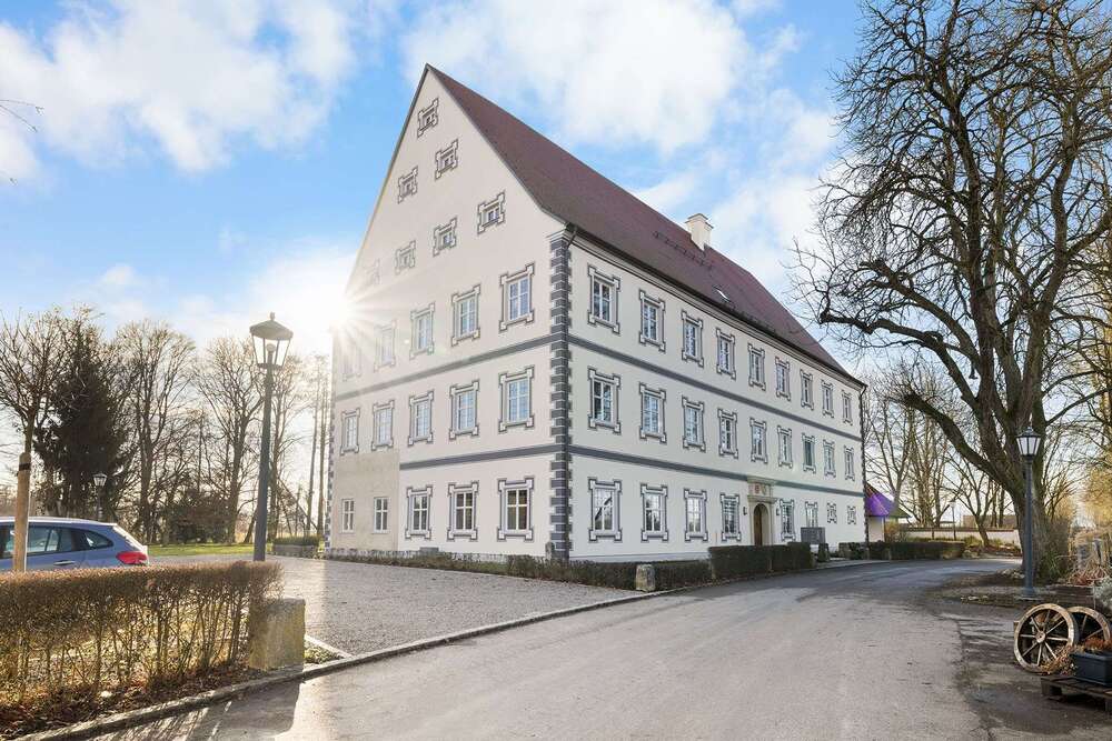 Thumbnail-Wohnung zum Mieten in Erbach 1.800,00 € 160 m²