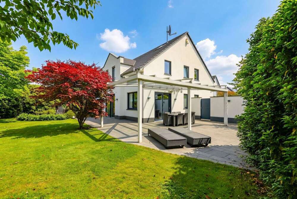 Thumbnail-Haus zum Kaufen in Düsseldorf 1.980.000,00 € 270 m²