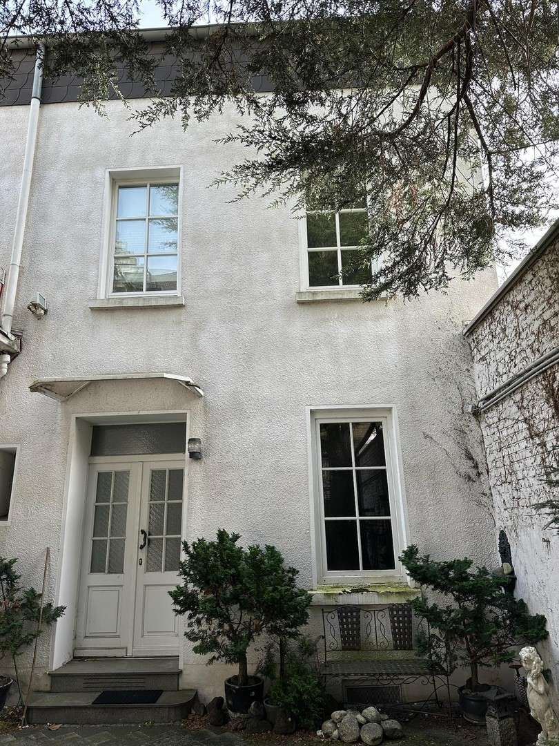 Thumbnail-Haus zum Mieten in Düsseldorf 3.500,00 € 140 m²