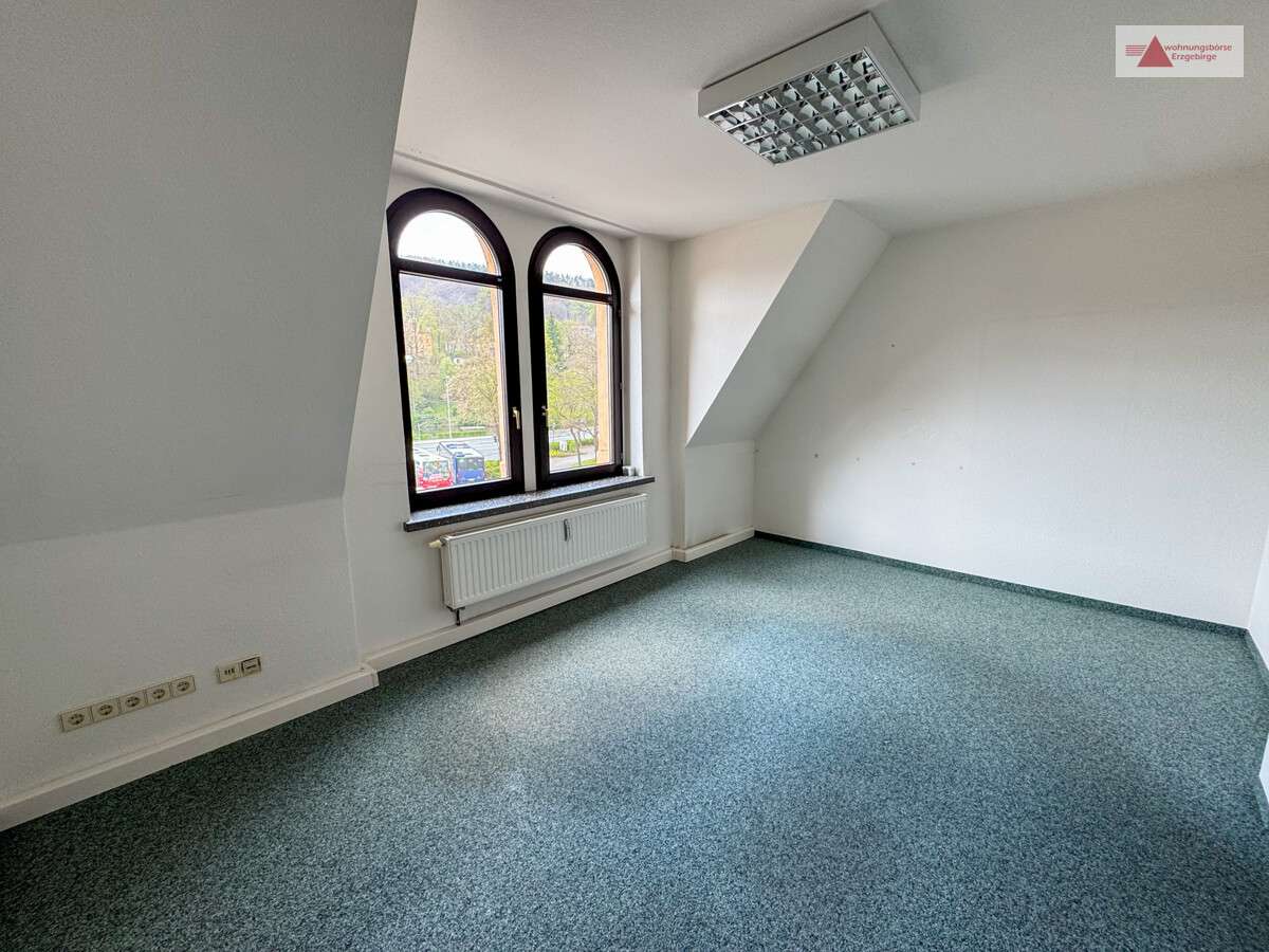 Thumbnail-Wohnung zum Mieten in Aue-Bad Schlema 450,00 € 87.35 m²