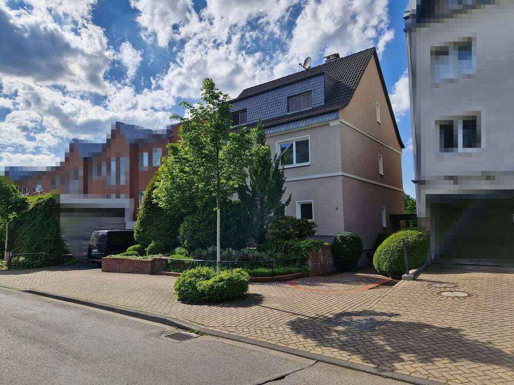 Thumbnail-Haus zum Kaufen in Bergisch Gladbach Refrath 1.154.000,00 € 193.2 m²