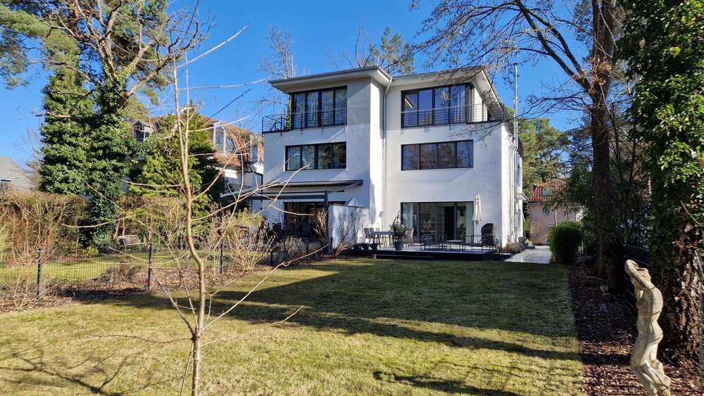 Thumbnail-Haus zum Kaufen in Kleinmachnow 1.545.000,00 € 197 m²