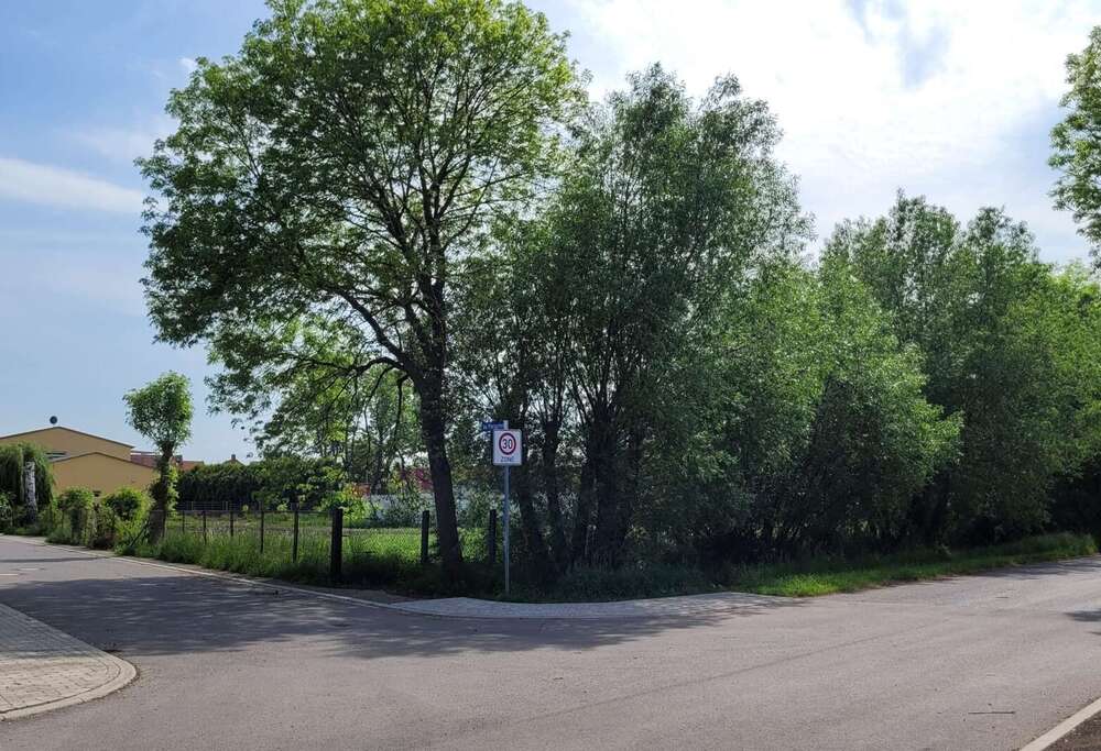 Thumbnail-Grundstück zu verkaufen in Erfurt 145.000,00 € 646 m²