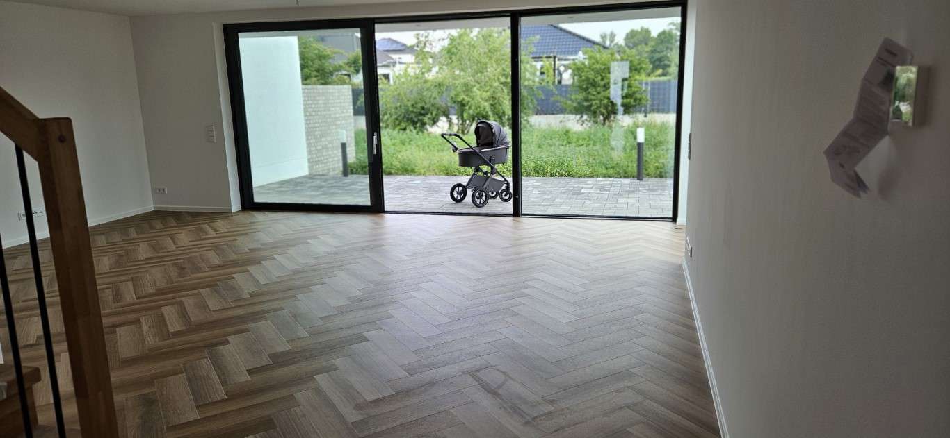 Thumbnail-Haus zum Mieten in Rötha 2.190,00 € 165 m²