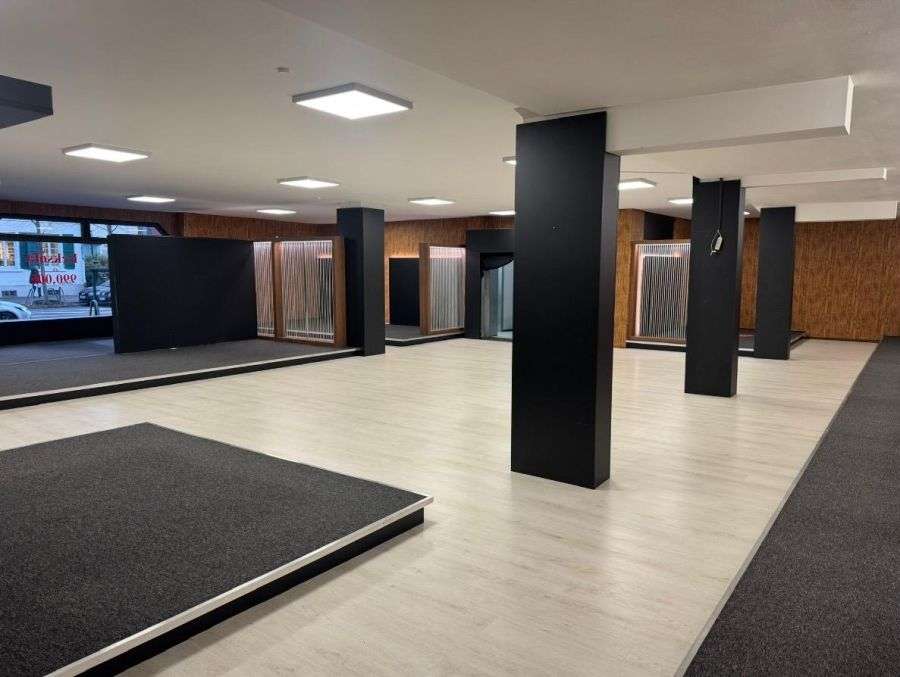 Thumbnail-Einzelhandel in Düsseldorf 6.200,00 € 348 m²