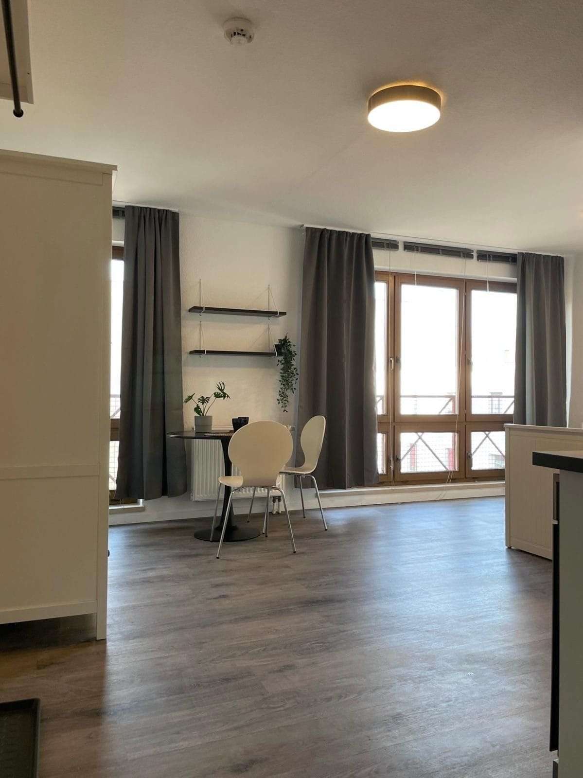 Thumbnail-Wohnung zum Mieten in Halle 390,00 € 24.38 m²