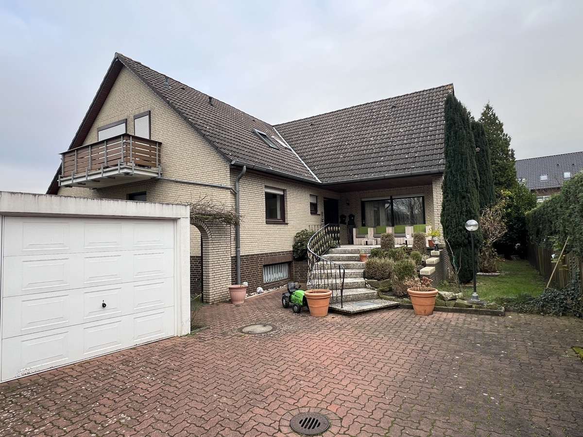 Thumbnail-Haus zum Kaufen in Garbsen Osterwald Oberende 550.000,00 € 227 m²