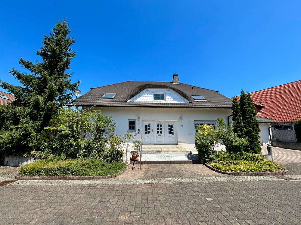 Thumbnail-Haus zum Mieten in Ramstein-Miesenbach 2.400,00 € 306 m²