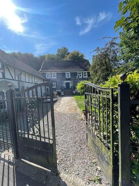 Thumbnail-Haus zum Kaufen in Reichshof Denklingen 298.000,00 € 260 m²