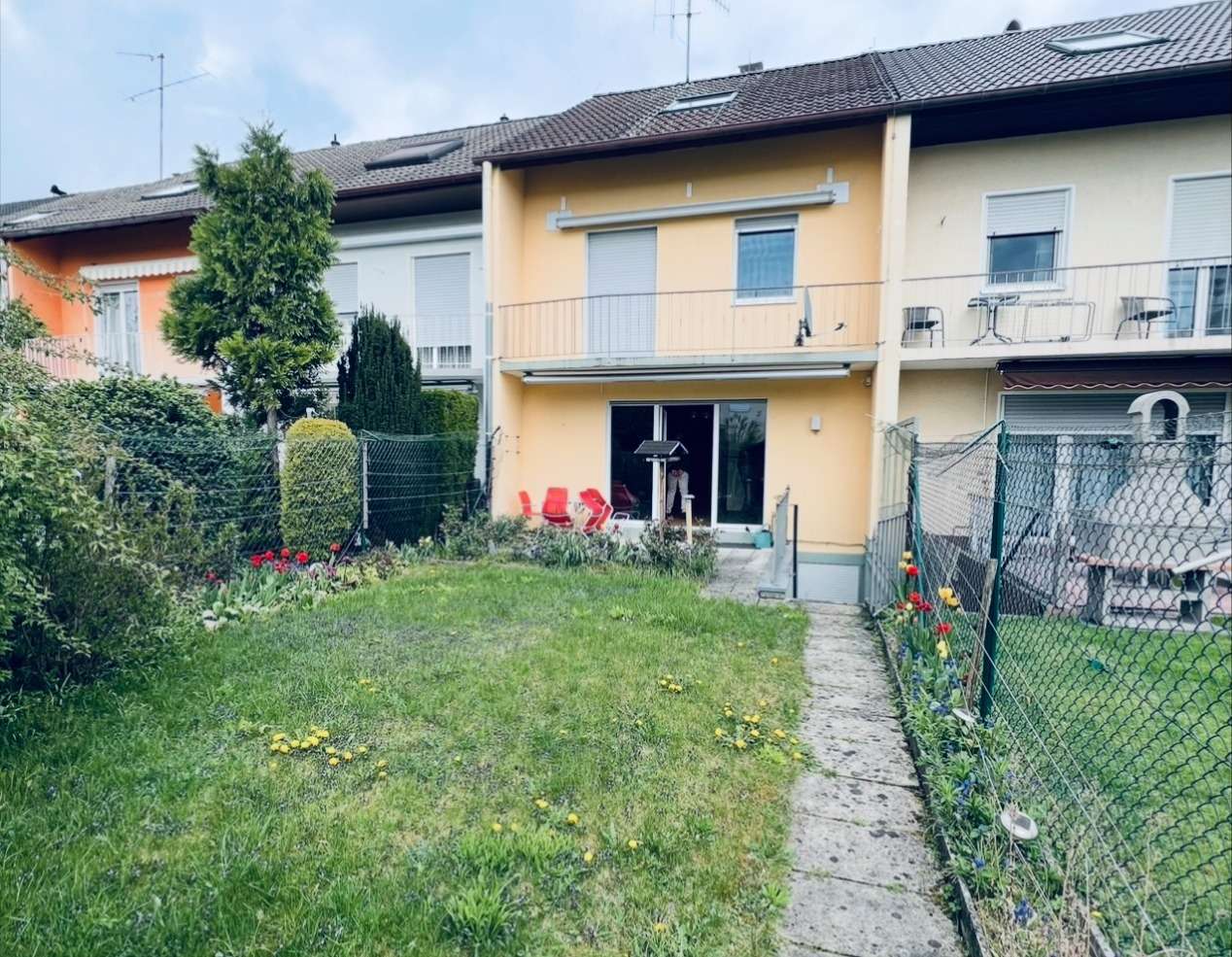 Thumbnail-Haus zum Mieten in Augsburg 2.500,00 € 137.49 m²