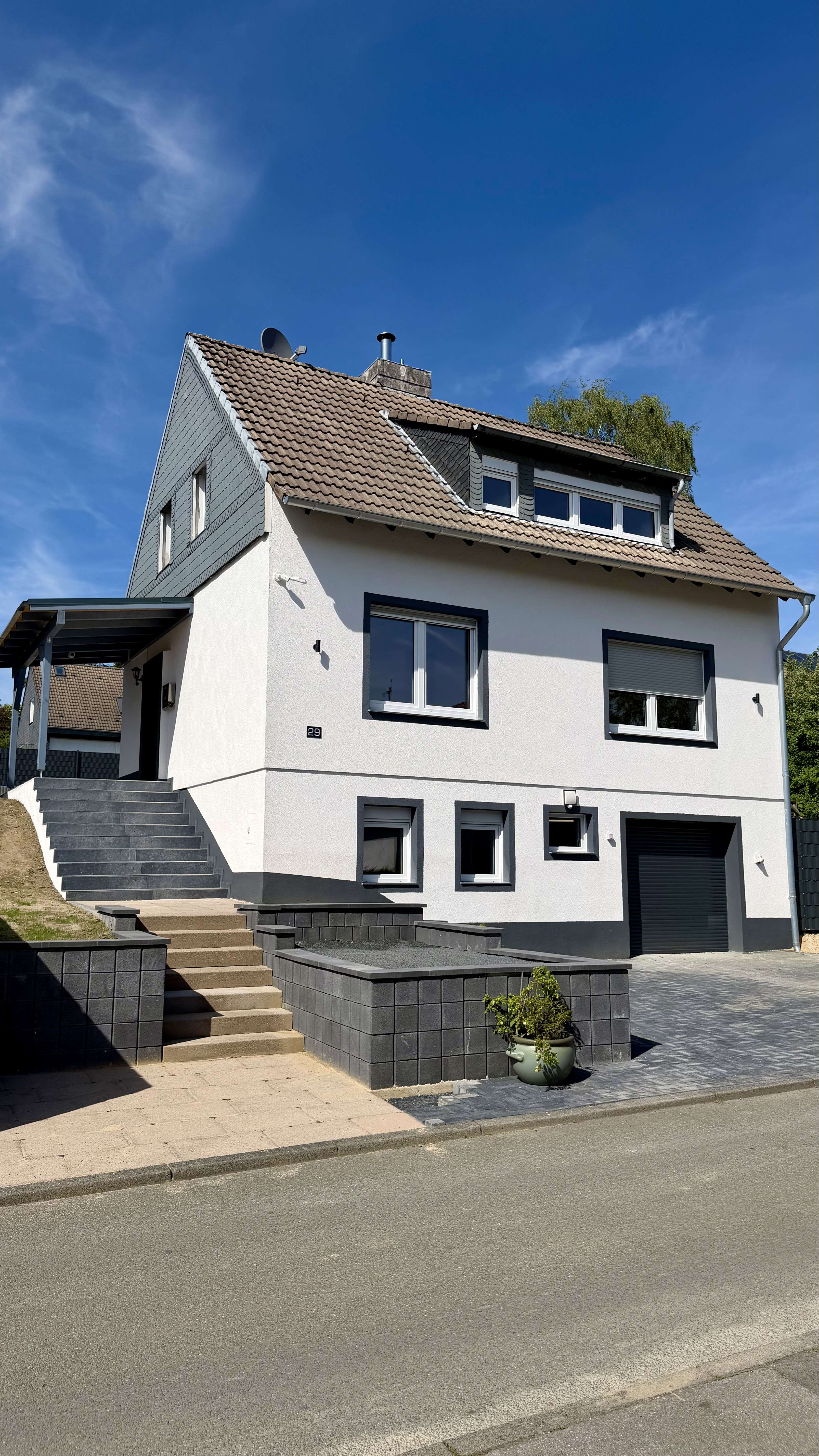 Thumbnail-Haus zum Mieten in Wuppertal 2.500,00 € 150 m²