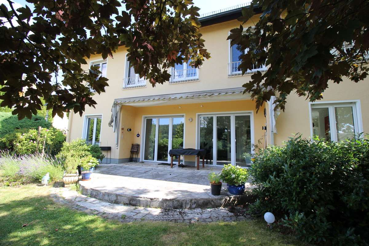 Thumbnail-Haus zum Kaufen in Eppstein-Vockenhausen 1.090.000,00 € 233 m²