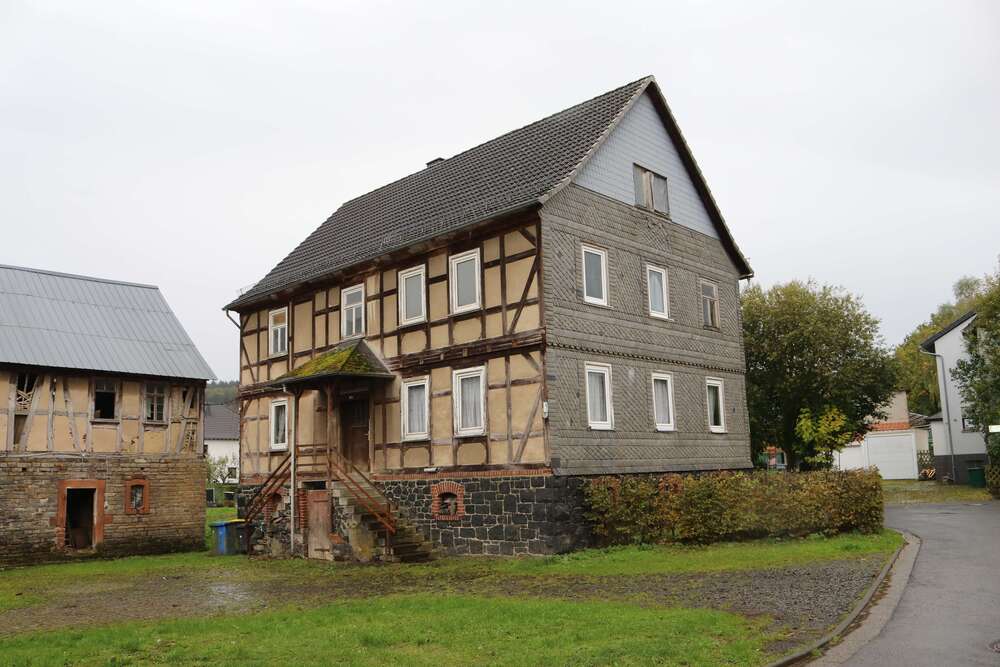 Thumbnail-Haus zum Kaufen in Gladenbach 179.000,00 € 160 m²