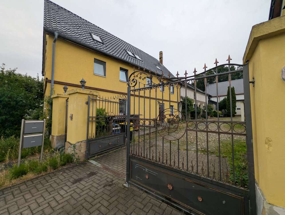 Thumbnail-Haus zum Kaufen in Großpösna 680.000,00 € 350 m²