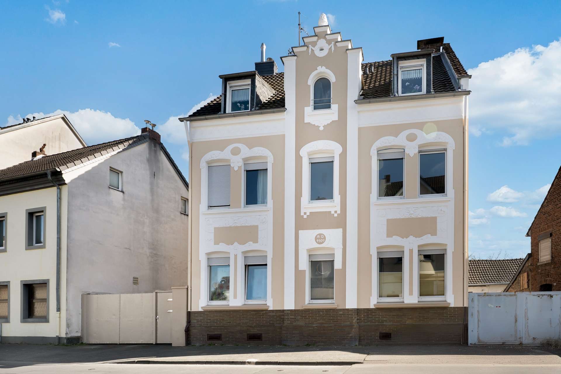 Thumbnail-Haus zum Kaufen in Köln 749.000,00 € 278 m²