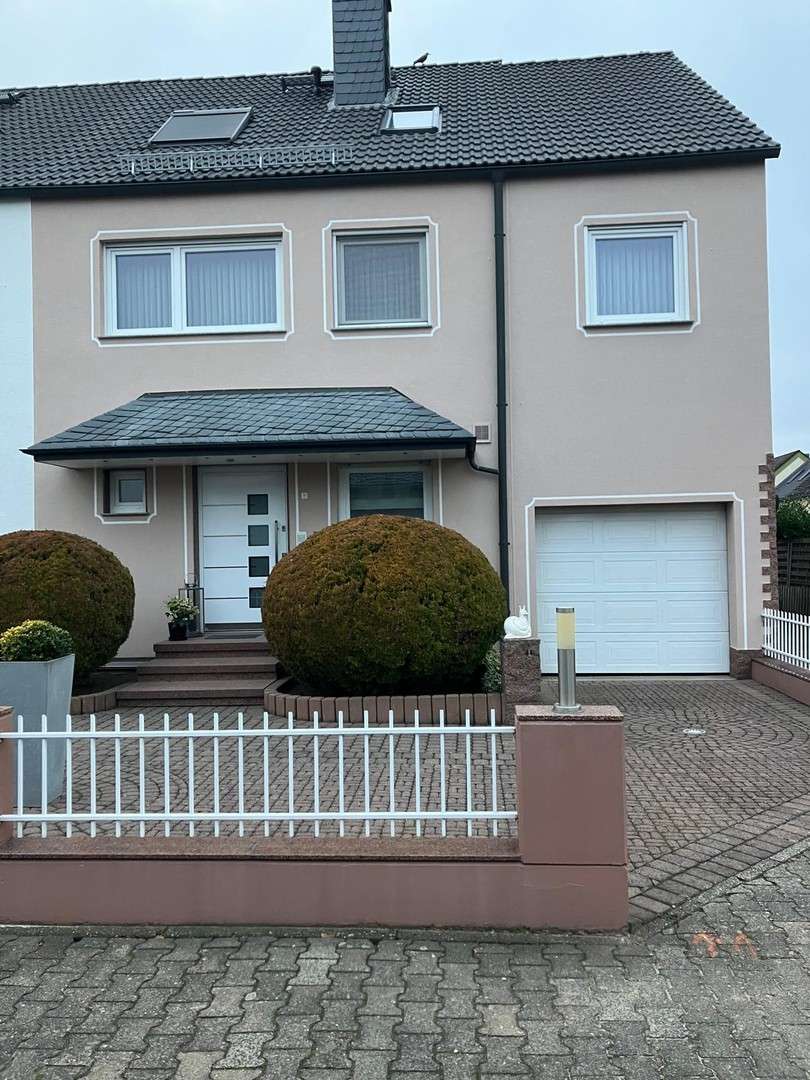 Thumbnail-Haus zum Kaufen in Rodgau 720.000,00 € 211 m²