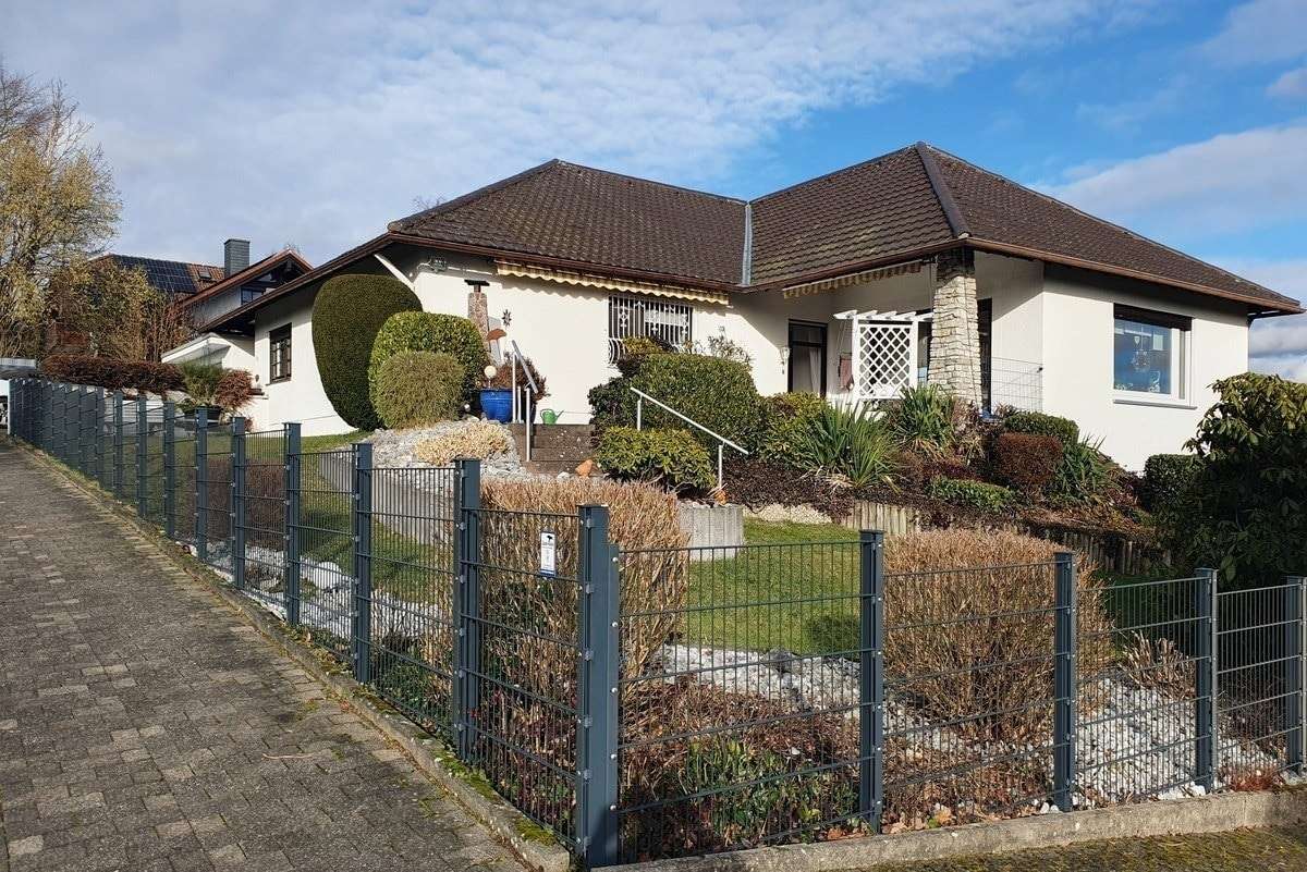 Thumbnail-Haus zum Kaufen in Usingen 700.000,00 € 176 m²