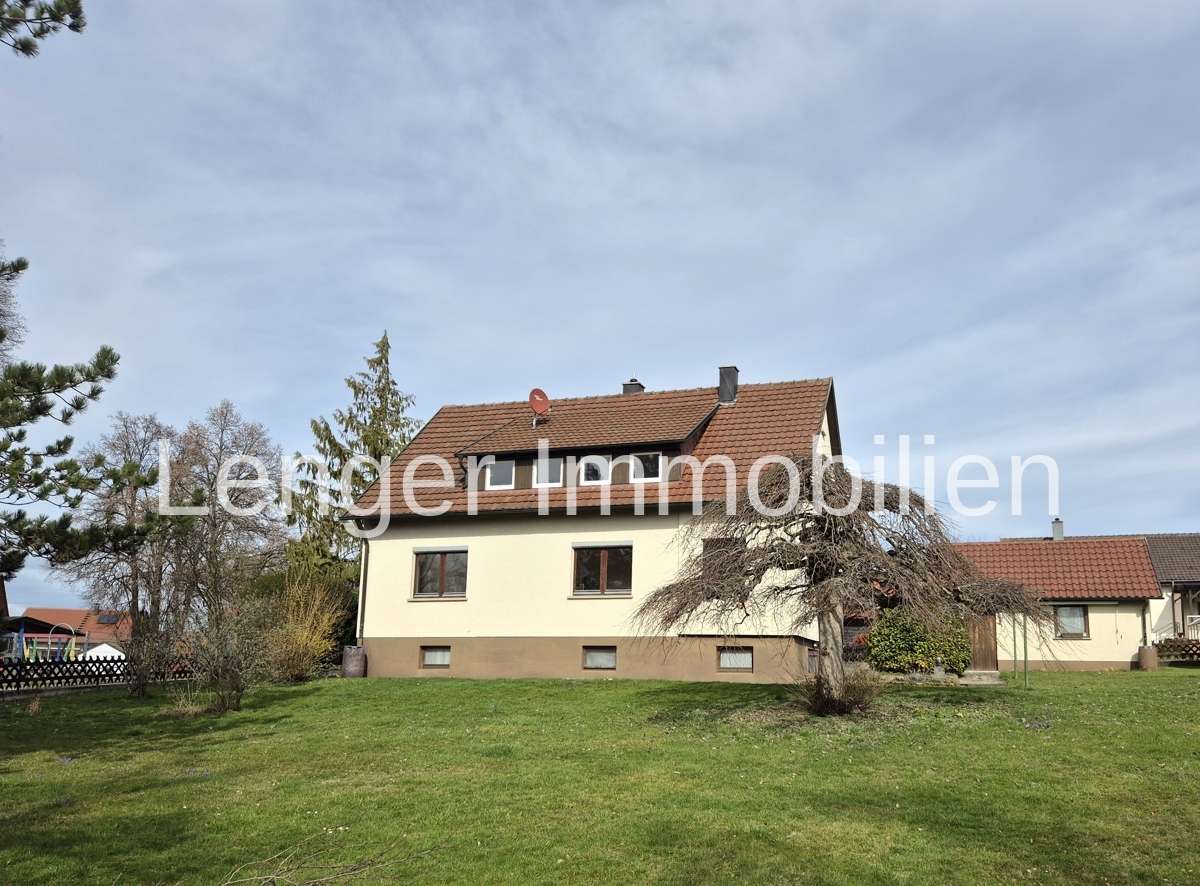 Thumbnail-Haus zum Mieten in Bisingen 1.300,00 € 153 m²