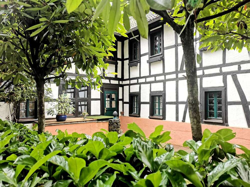 Thumbnail-Haus zum Mieten in Bonn-Lannesdorf 1.870,00 € 170 m²