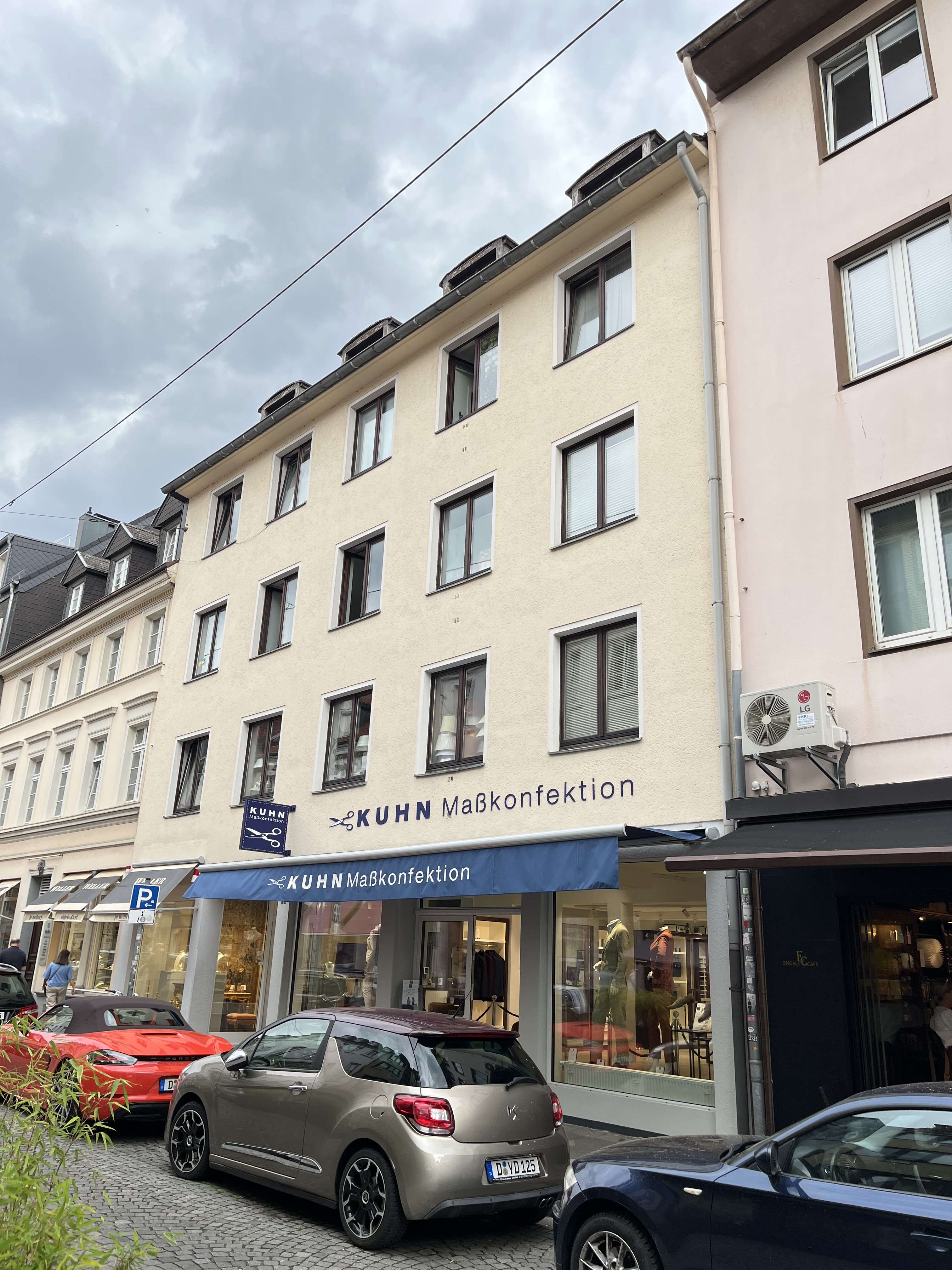 Thumbnail-Haus zum Kaufen in Düsseldorf 4.750.000,00 € 844 m²