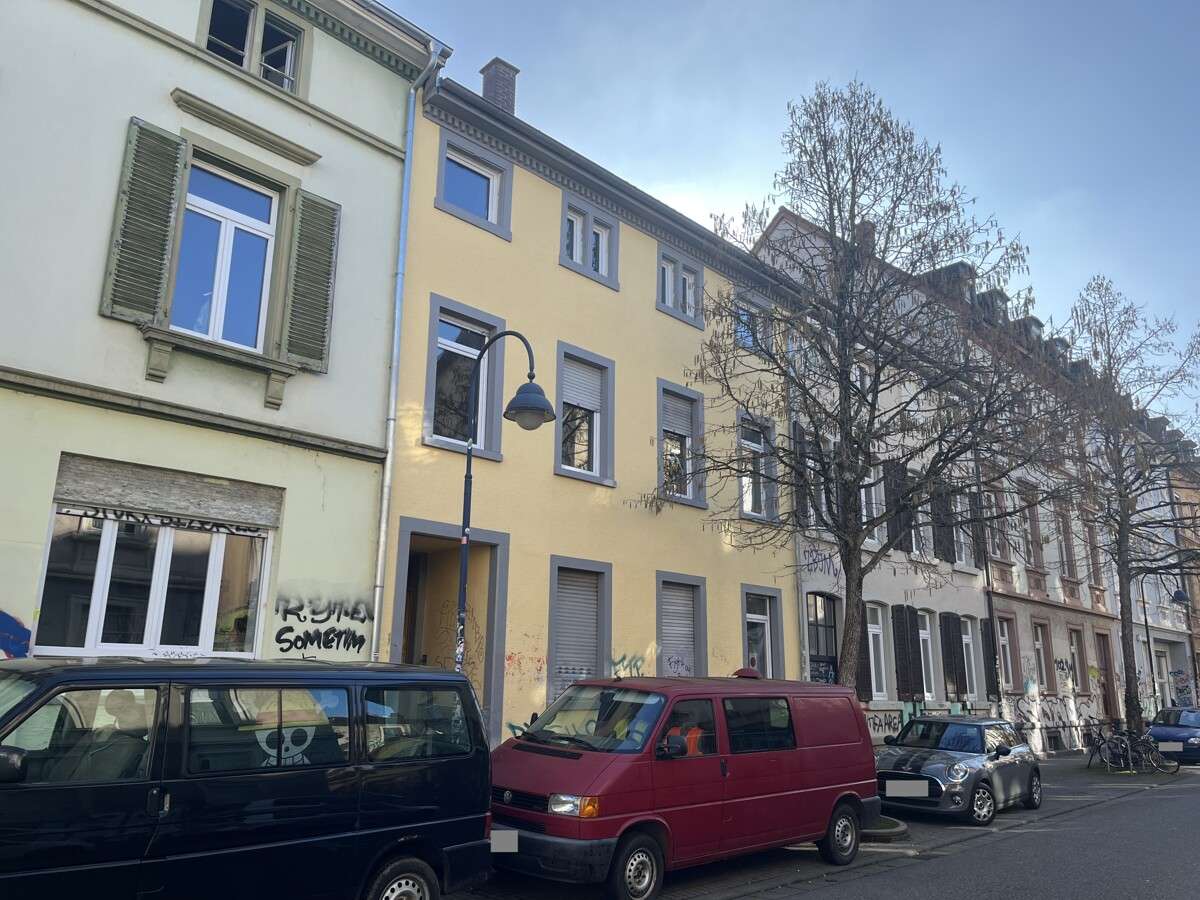 Thumbnail-Haus zum Kaufen in Freiburg im Breisgau 1.100.000,00 € 196 m²