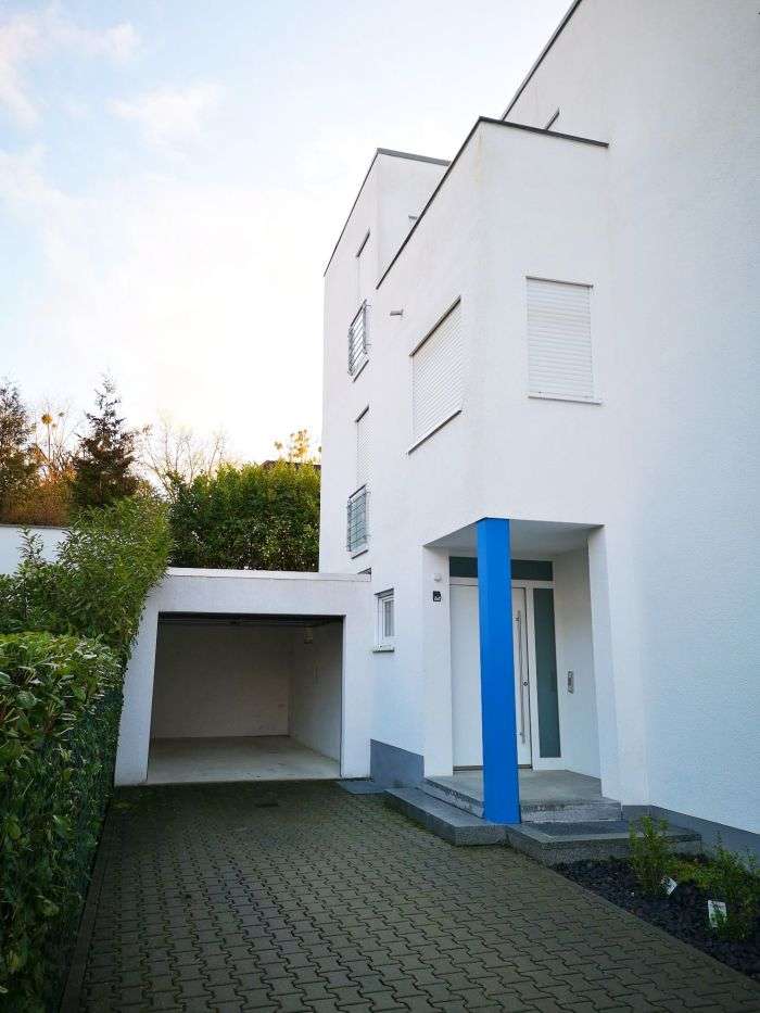 Thumbnail-Haus zum Mieten in Wiesbaden 3.200,00 € 170 m²