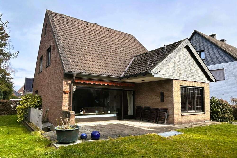 Thumbnail-Haus zum Kaufen in Meerbusch 680.000,00 € 142.59 m²