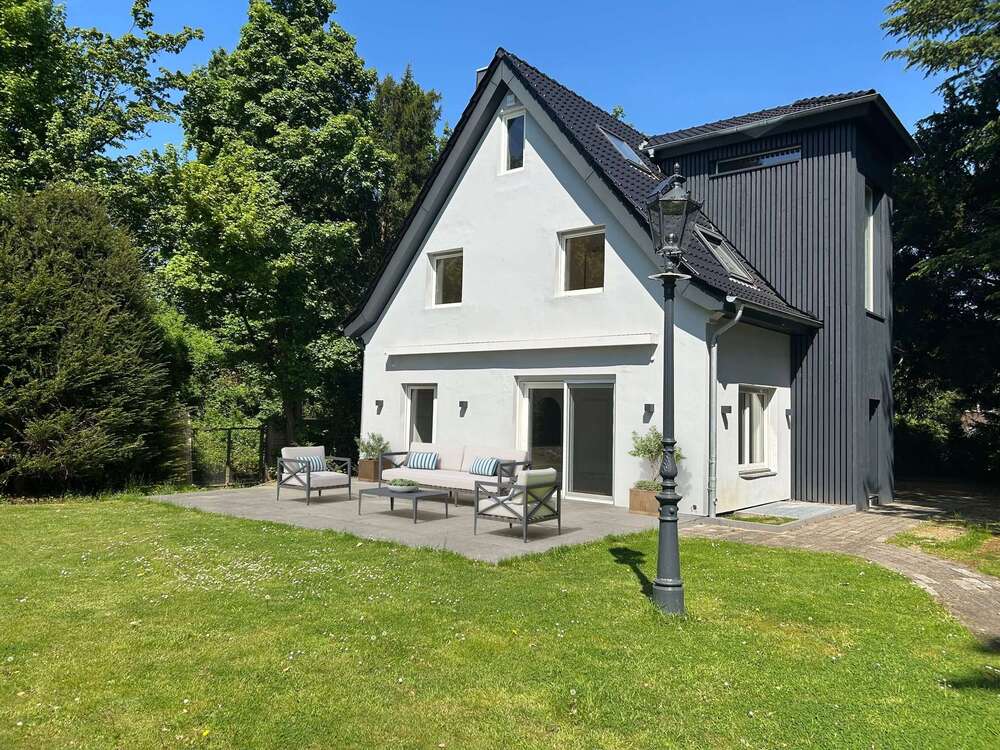 Thumbnail-Haus zum Kaufen in Düsseldorf - Stockum 1.950.000,00 € 170 m²