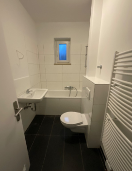 Thumbnail-Wohnung zum Kaufen in Wilhelmshaven 65.000,00 € 59.52 m²