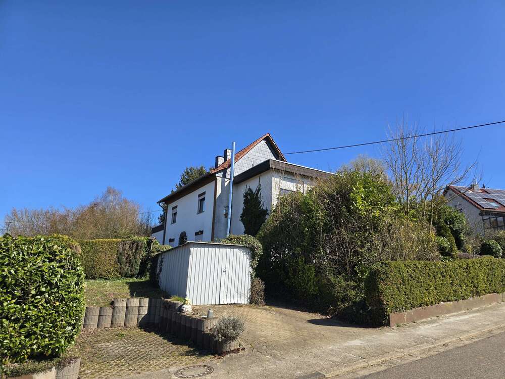 Thumbnail-Haus zum Kaufen in Lebach 160.000,00 € 180 m²