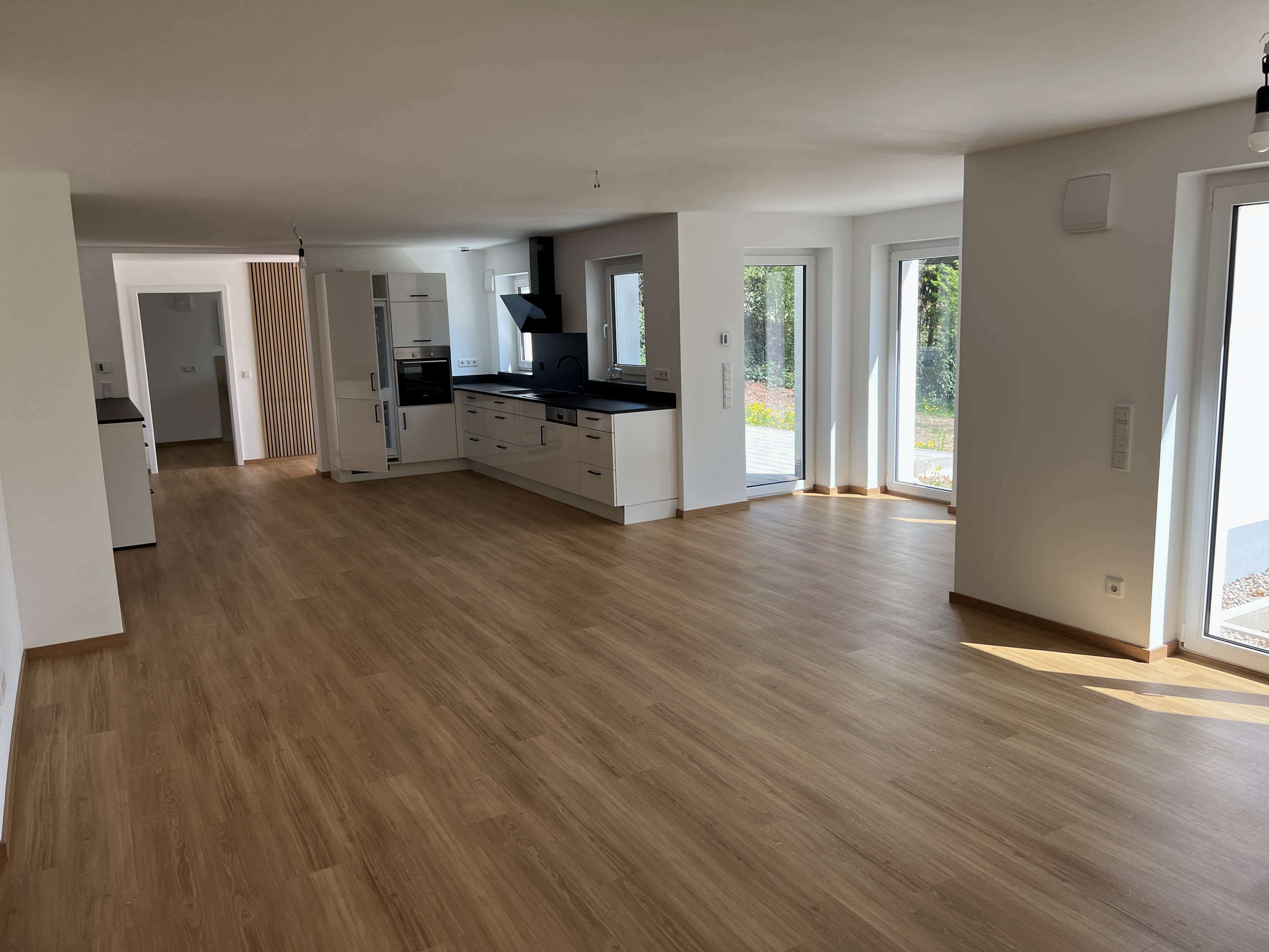 Thumbnail-Wohnung zum Mieten in Adelsdorf 1.600,00 € 123 m²