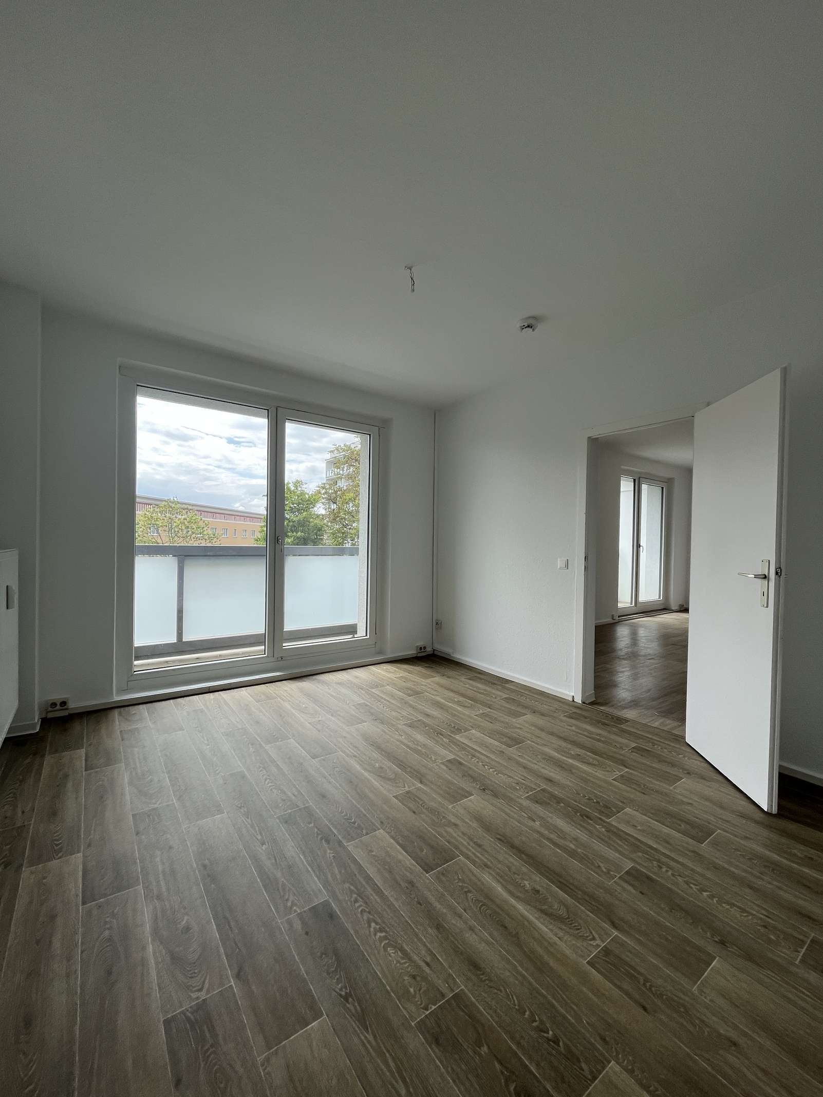 Thumbnail-Wohnung zum Mieten in Halle 340,00 € 52.05 m²