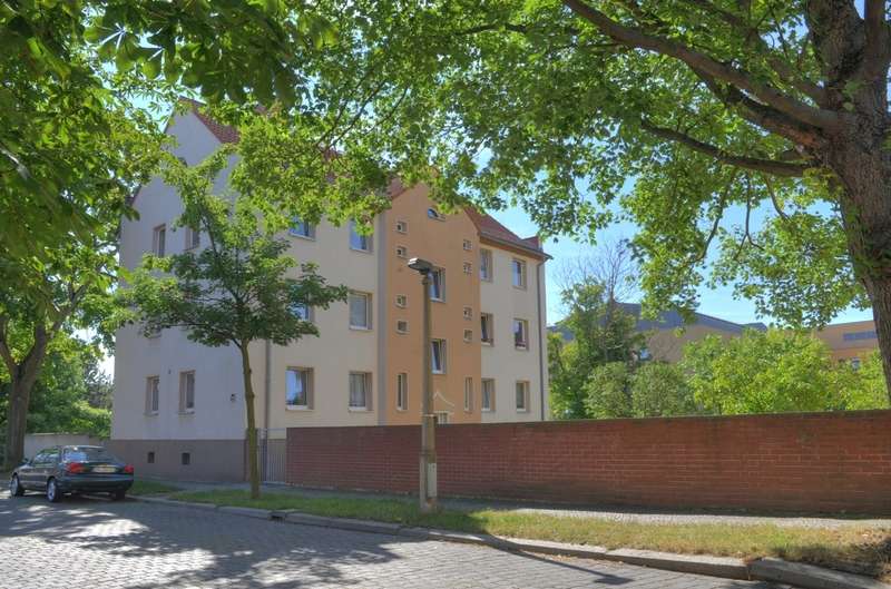 Thumbnail-Wohnung zum Mieten in Halle 391,00 € 52.04 m²