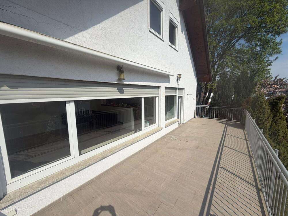 Thumbnail-Wohnung zum Mieten in Bad Vilbel 2.000,00 € 210 m²
