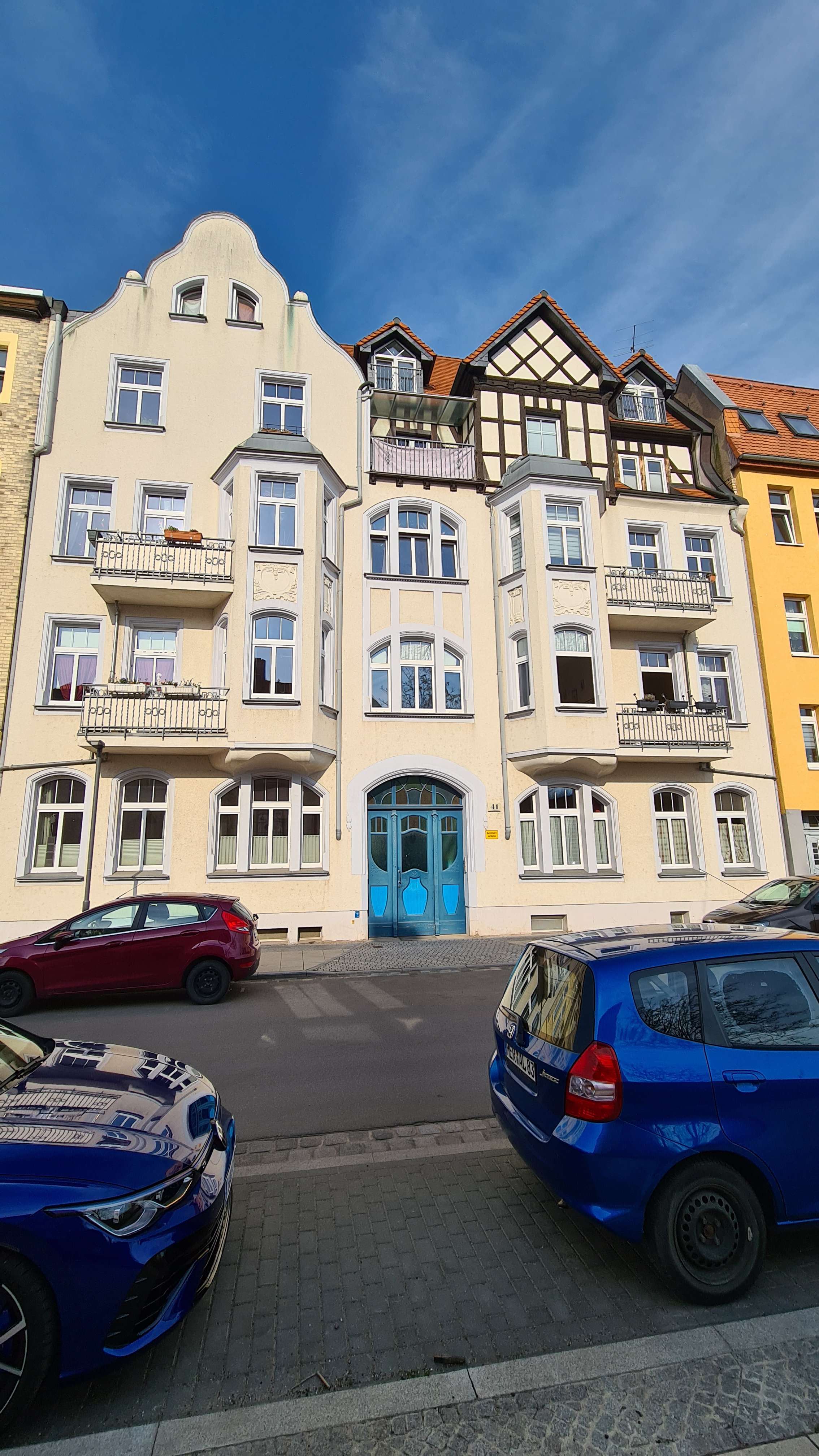Thumbnail-Wohnung zum Mieten in Halle 330,00 € 42.28 m²