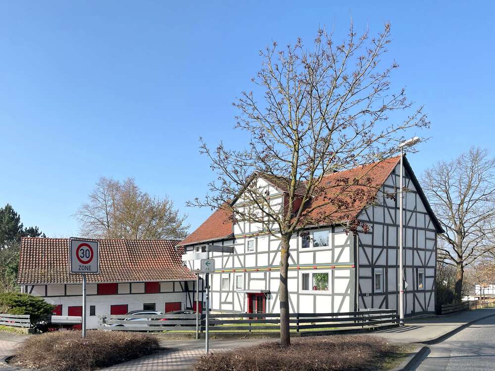 Thumbnail-Haus zum Kaufen in Lohfelden 265.000,00 € 183 m²