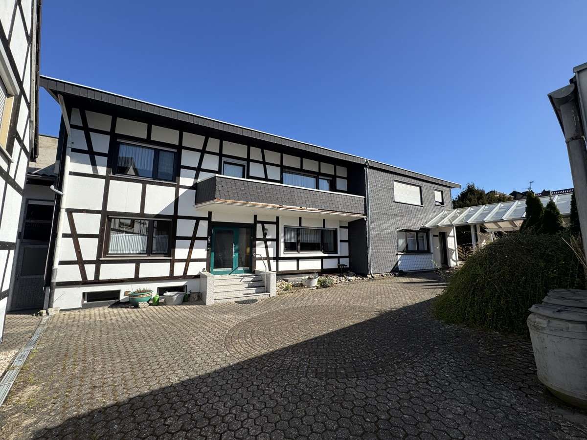 Thumbnail-Haus zum Mieten in Bad Honnef 1.250,00 € 180 m²
