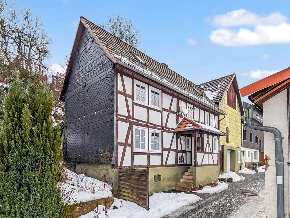 Thumbnail-Haus zum Kaufen in Biedenkopf 110.000,00 € 136.95 m²
