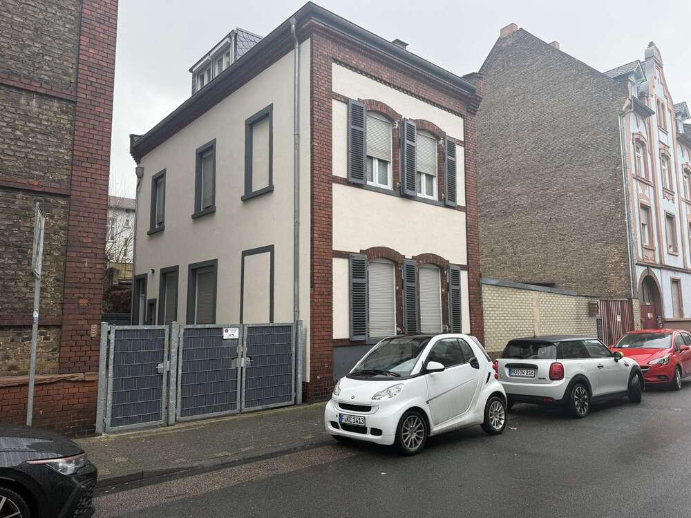 Thumbnail-Haus zum Mieten in Frankfurt 2.150,00 € 120 m²