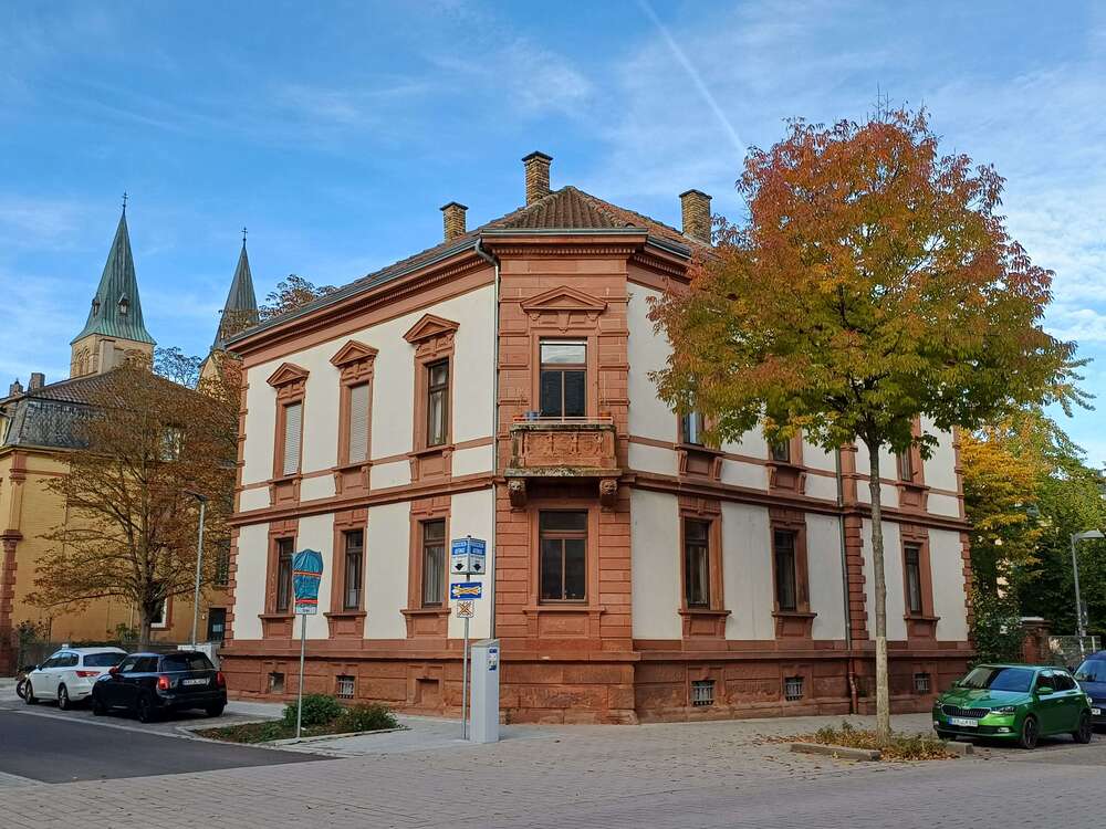 Thumbnail-Haus zum Kaufen in Landau 1.350.000,00 € 465 m²