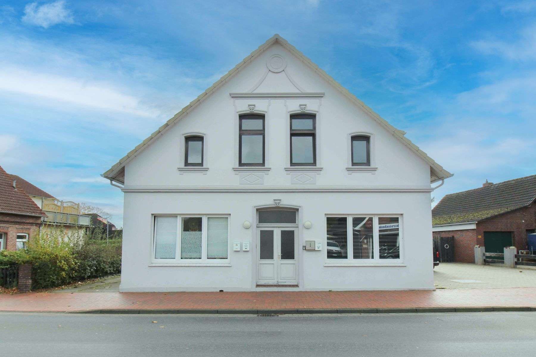 Thumbnail-Haus zum Kaufen in Zetel 445.000,00 € 220 m²