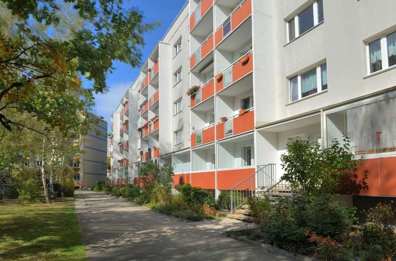 Thumbnail-Wohnung zum Mieten in Halle 384,00 € 60.87 m²