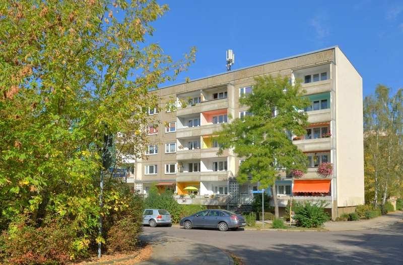 Thumbnail-Wohnung zum Mieten in Halle 393,50 € 60.5 m²