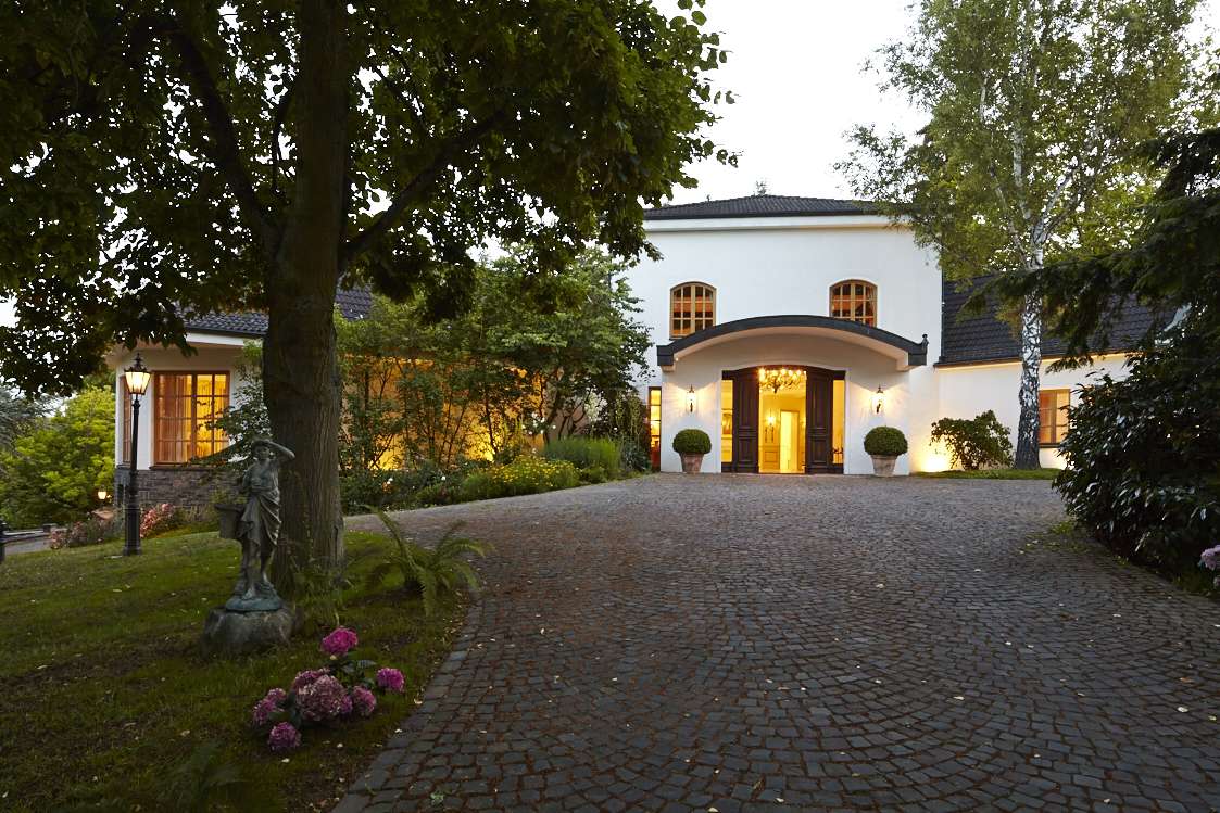 Thumbnail-Haus zum Kaufen in Wachtberg 2.490.000,00 € 943 m²