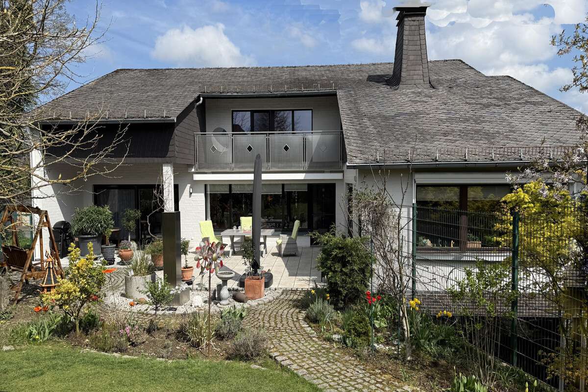 Thumbnail-Haus zum Kaufen in Warstein 489.000,00 € 282 m²