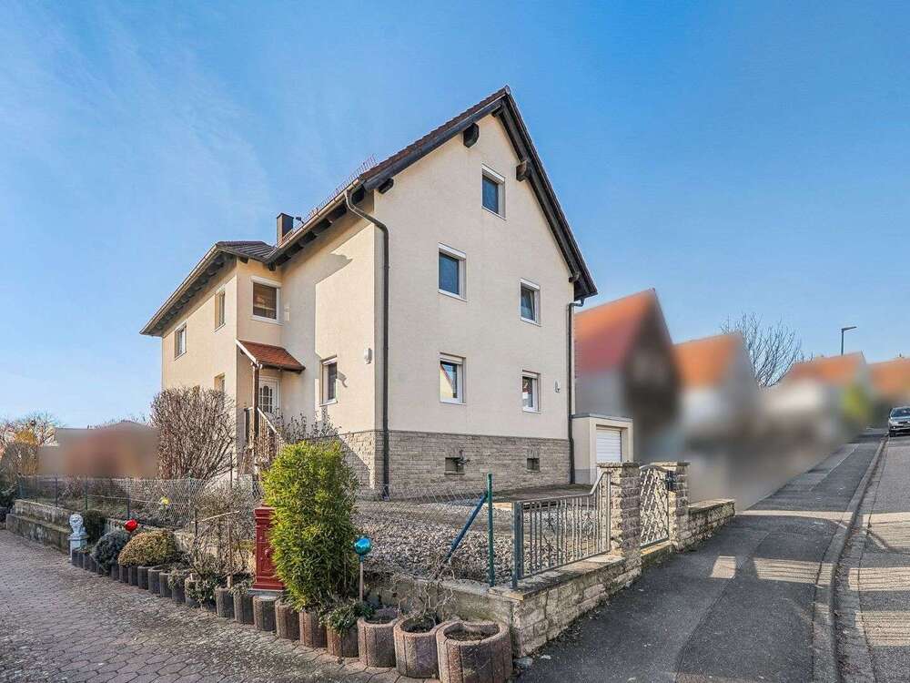 Thumbnail-Haus zum Kaufen in Waldbüttelbrunn 649.000,00 € 245 m²