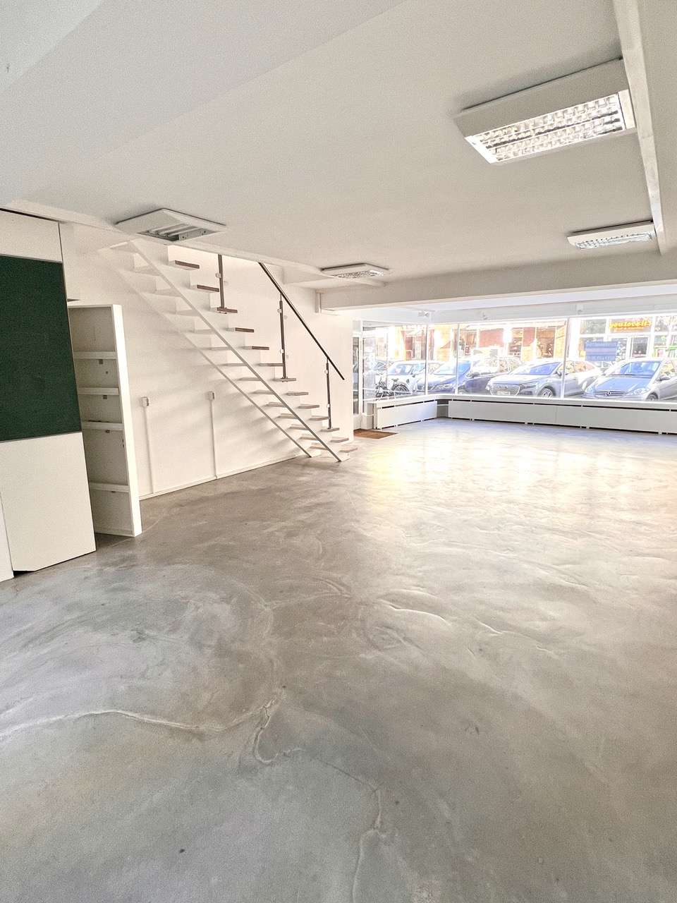 Thumbnail-Einzelhandel in Düsseldorf 2.400,00 € 128.5 m²