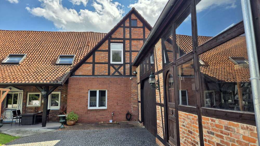 Thumbnail-Haus zum Kaufen in Uetze 339.000,00 € 147.8 m²