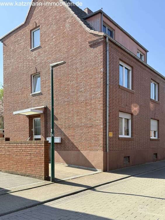 Thumbnail-Haus zum Kaufen in Hürth 550.000,00 € 218 m²